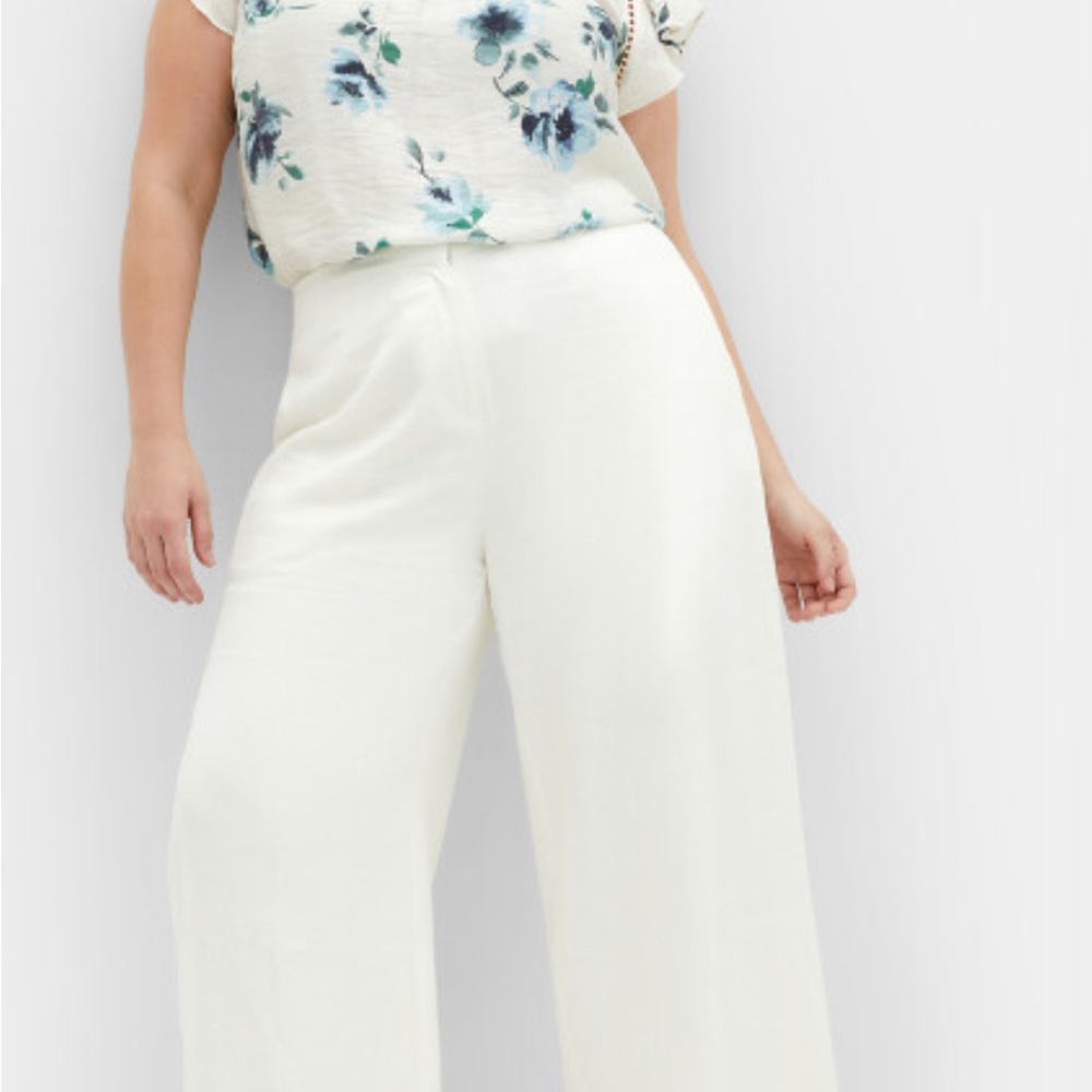 NWT Blue Floral Print Top - Picture 2 of 6